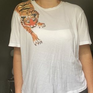 Le Superb Tiger Top